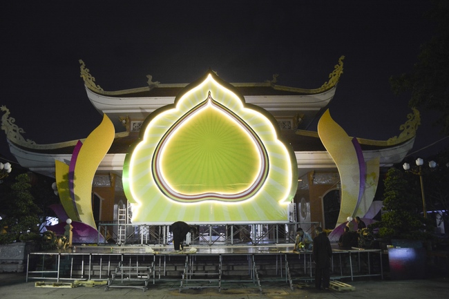 Công tác chuẩn bị trang trí Phật đản Vesak 2019 (phần 2)