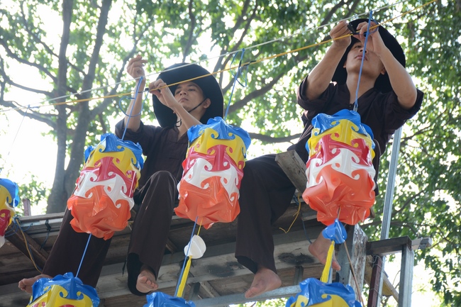 Công tác chuẩn bị trang trí Phật đản Vesak 2019 (phần 2)