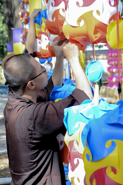 Công tác chuẩn bị trang trí Phật đản Vesak 2019 (phần 2)