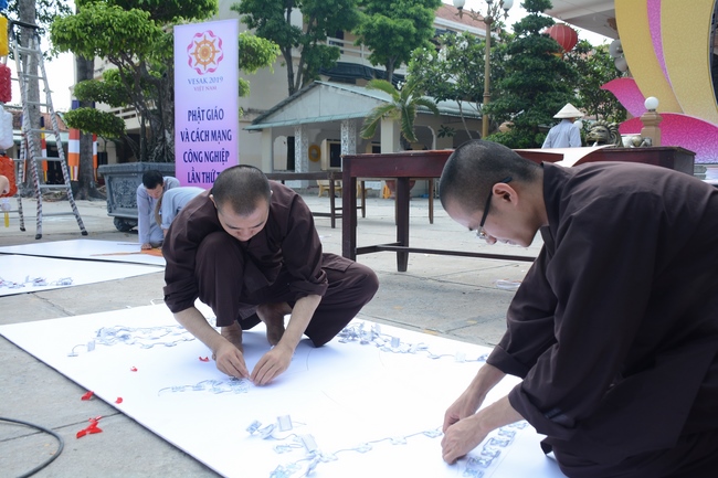Công tác chuẩn bị trang trí Phật đản Vesak 2019 (phần 2)