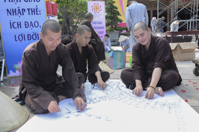 Công tác chuẩn bị trang trí Phật đản Vesak 2019 (phần 2)