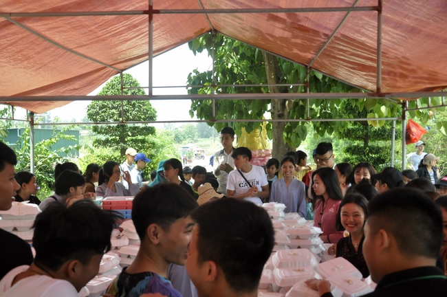 Đại lễ Phật đản chùa Càn Môn