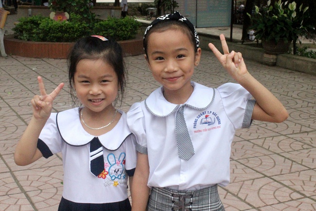 Tặng sách trường tiểu học Song Mai, Tp. Bắc Giang