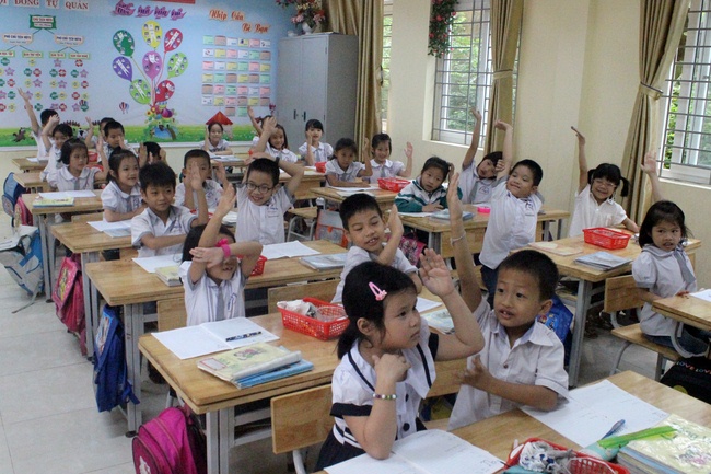 Tặng sách trường tiểu học Song Mai, Tp. Bắc Giang