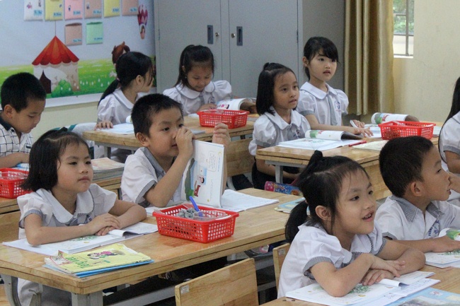 Tặng sách trường tiểu học Song Mai, Tp. Bắc Giang