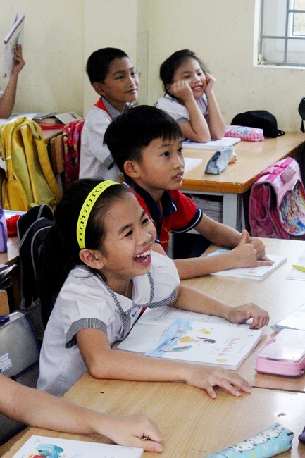 Tặng sách trường tiểu học Song Mai, Tp. Bắc Giang