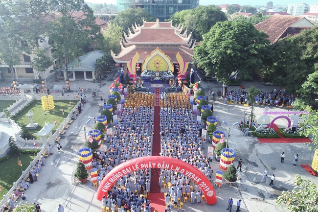 Phật giáo huyện Hóc Môn tổ chức đại lễ Phật đản