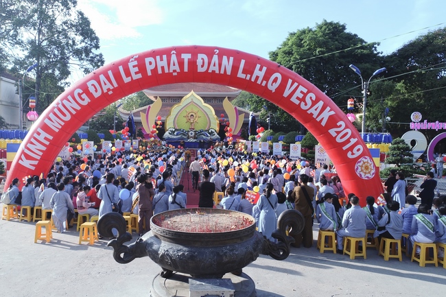 Phật giáo huyện Hóc Môn tổ chức đại lễ Phật đản