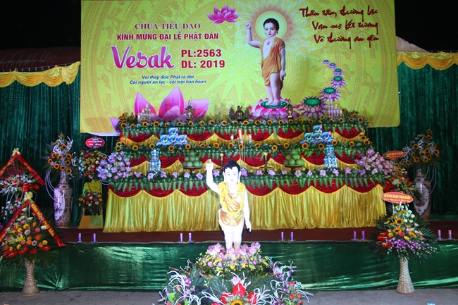 Celebrating the great ceremony of the Buddha’s Birthday at Tieu Dao Pagoda