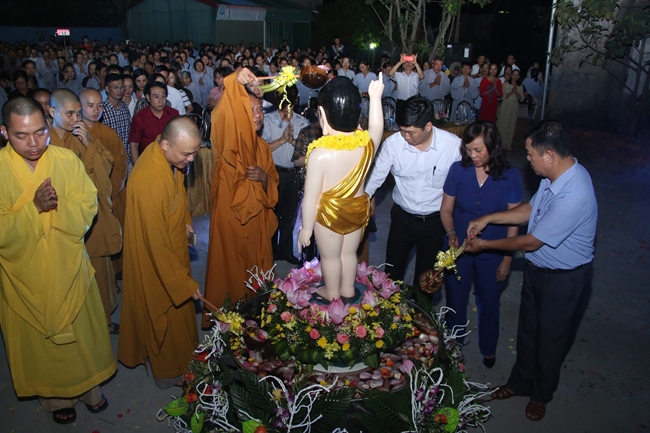 Celebrating the great ceremony of the Buddha’s Birthday at Tieu Dao Pagoda