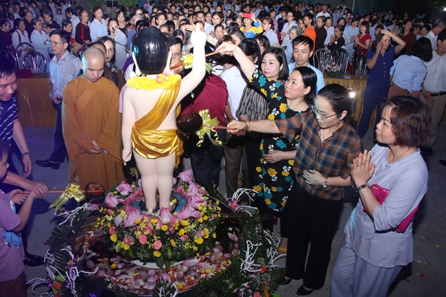 Celebrating the great ceremony of the Buddha’s Birthday at Tieu Dao Pagoda
