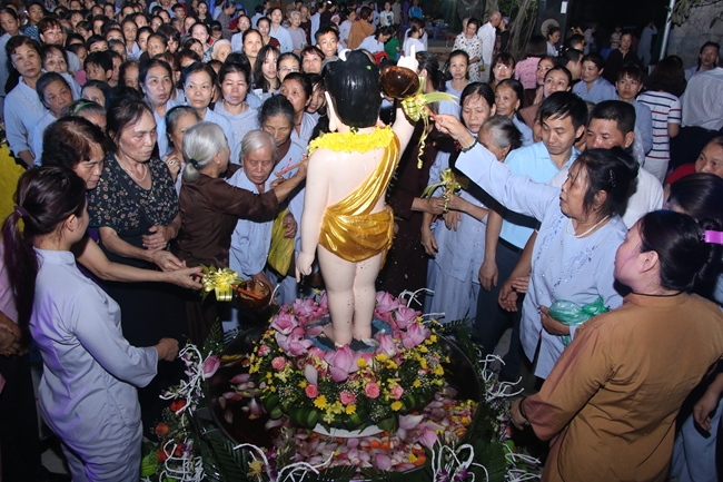 Celebrating the great ceremony of the Buddha’s Birthday at Tieu Dao Pagoda