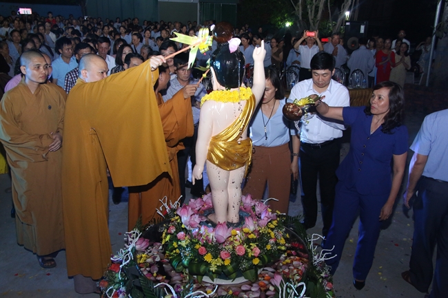 Celebrating the great ceremony of the Buddha’s Birthday at Tieu Dao Pagoda
