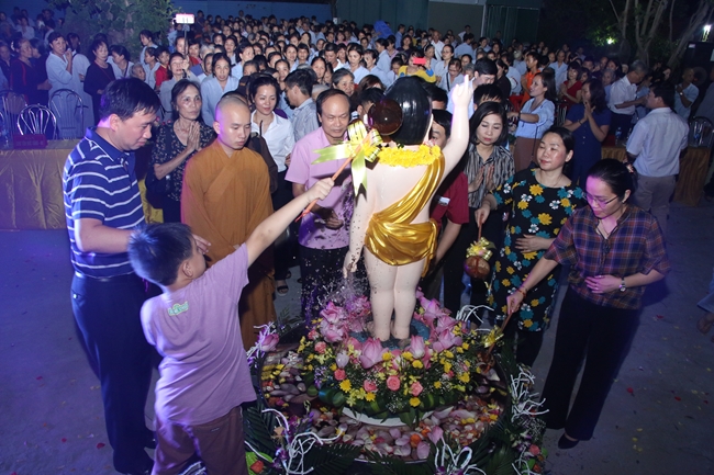 Celebrating the great ceremony of the Buddha’s Birthday at Tieu Dao Pagoda