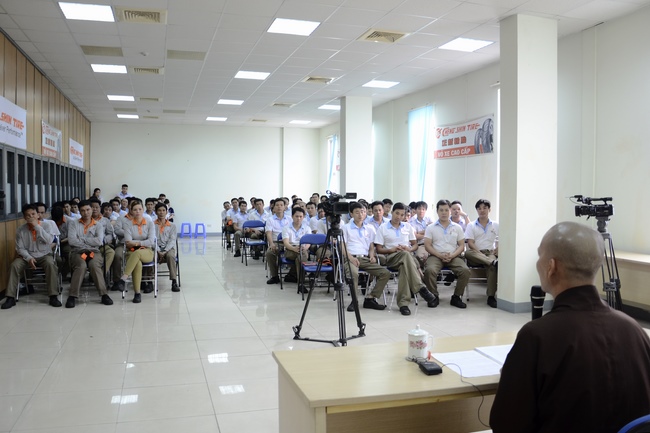 Buổi nói chuyện tại Công ty TNHH CN Cao Su Chính Tân Việt Nam