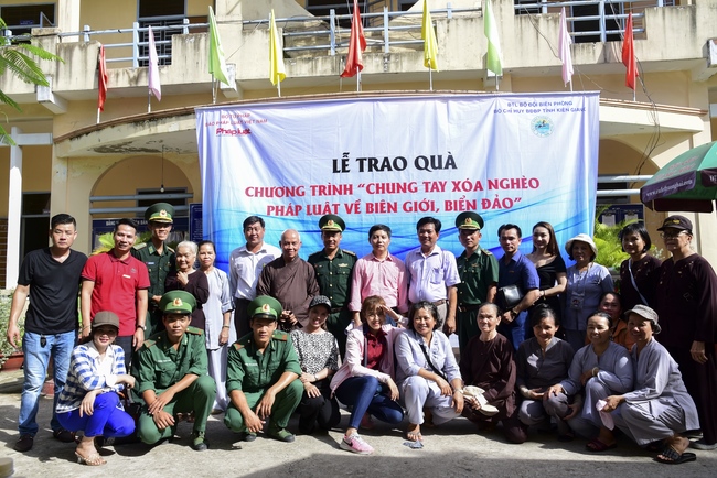 Giving gifts, offerings alms things and freeing creatures in Ha Tien.