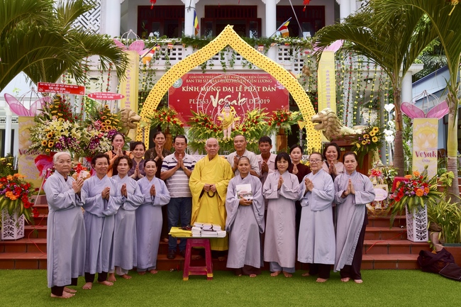 Giving gifts, offerings alms things and freeing creatures in Ha Tien.