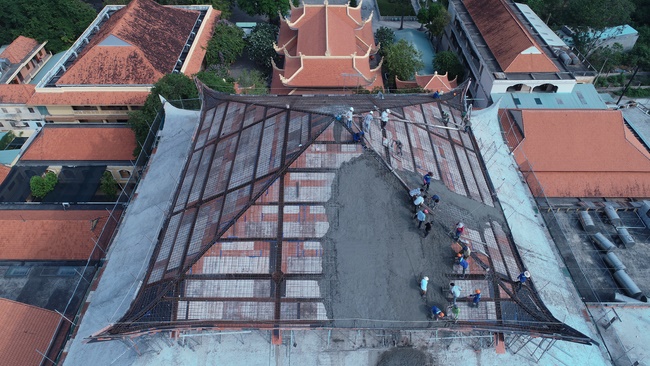 Fulfilling Concrete the Multifunctional Building’s  Roof