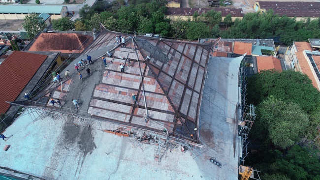 Fulfilling Concrete the Multifunctional Building’s  Roof