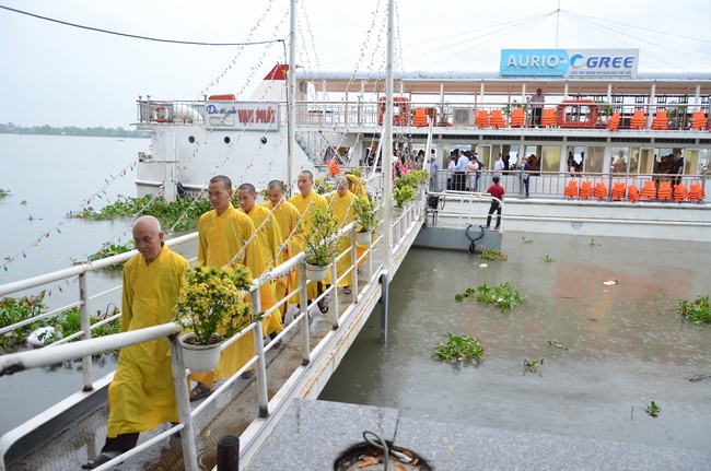 Releasing creatures on Hau river
