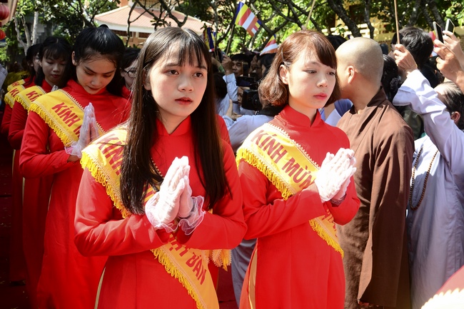 Impressive Vesak Ceremony at Hoang Phap temple