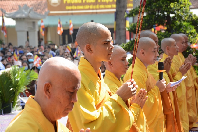 Impressive Vesak Ceremony at Hoang Phap temple