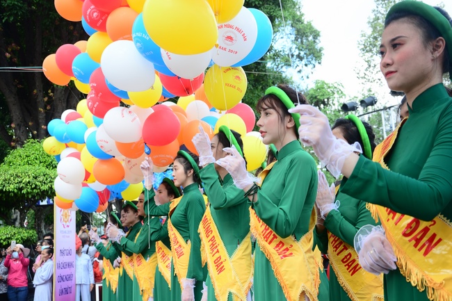 Impressive Vesak Ceremony at Hoang Phap temple