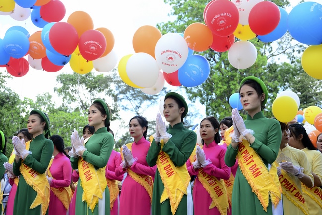 Impressive Vesak Ceremony at Hoang Phap temple
