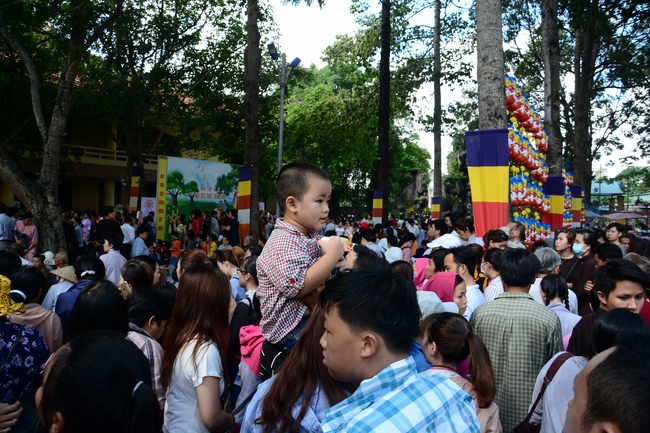 Impressive Vesak Ceremony at Hoang Phap temple