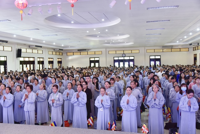 Impressive Vesak Ceremony at Hoang Phap temple