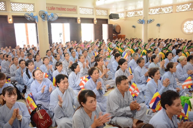 Impressive Vesak Ceremony at Hoang Phap temple