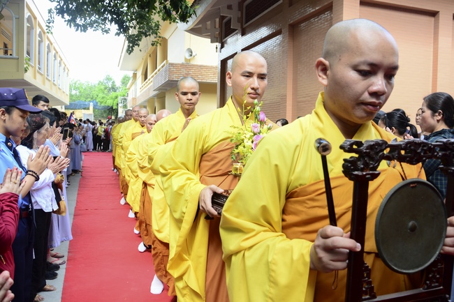 Impressive Vesak Ceremony at Hoang Phap temple