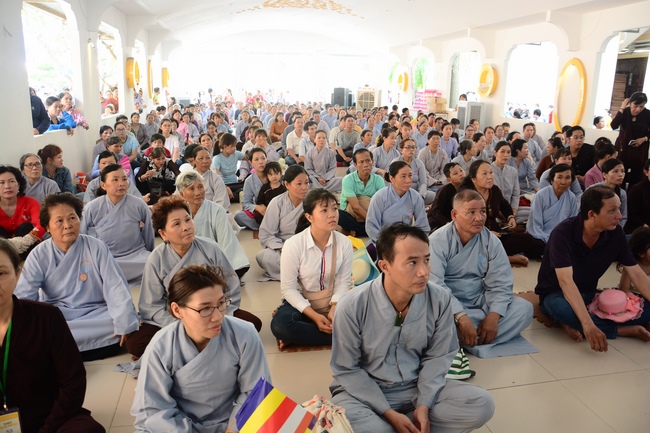 Impressive Vesak Ceremony at Hoang Phap temple