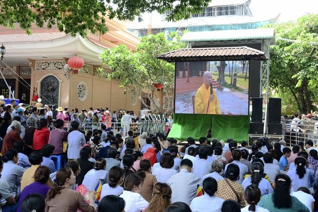 Impressive Vesak Ceremony at Hoang Phap temple