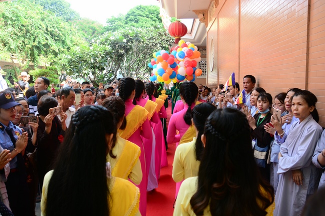 Impressive Vesak Ceremony at Hoang Phap temple