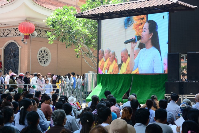 Impressive Vesak Ceremony at Hoang Phap temple