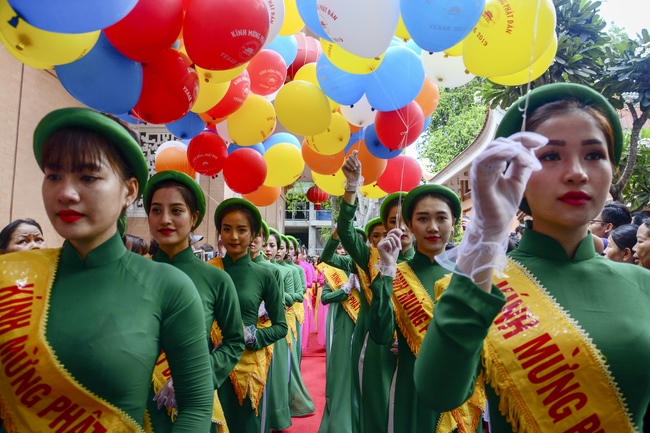 Impressive Vesak Ceremony at Hoang Phap temple