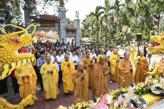 Sowing conditions of leaving-home on the Buddha's birthday season 2019