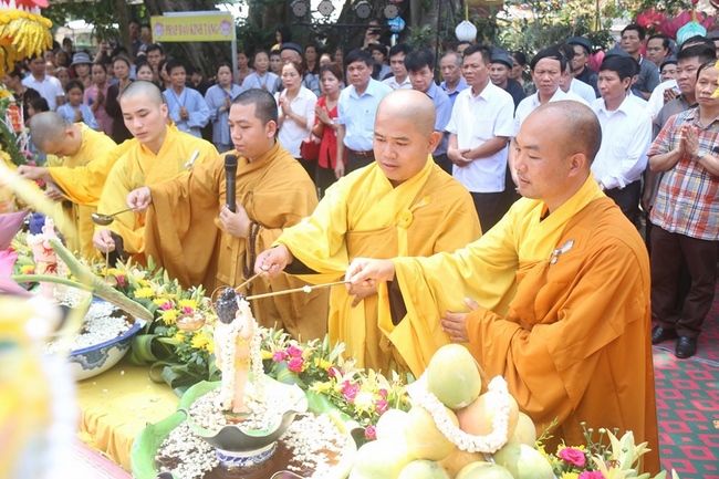 Sowing conditions of leaving-home on the Buddha's birthday season 2019