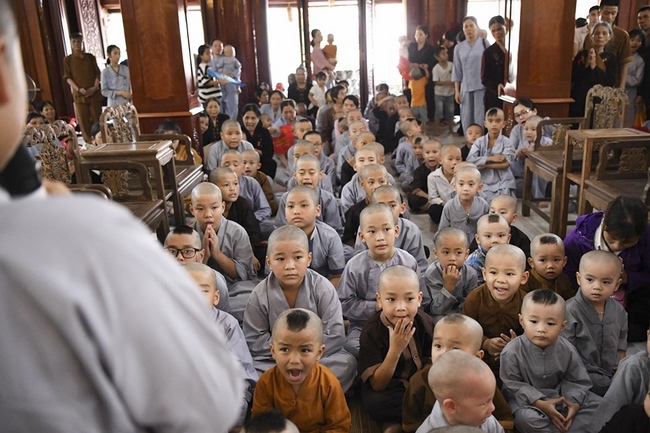 Sowing conditions of leaving-home on the Buddha's birthday season 2019