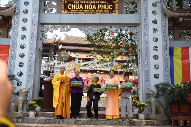 Sowing conditions of leaving-home on the Buddha's birthday season 2019