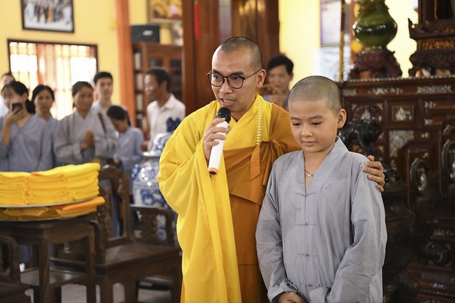 Sowing conditions of leaving-home on the Buddha's birthday season 2019