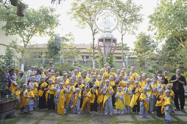 Sowing conditions of leaving-home on the Buddha's birthday season 2019