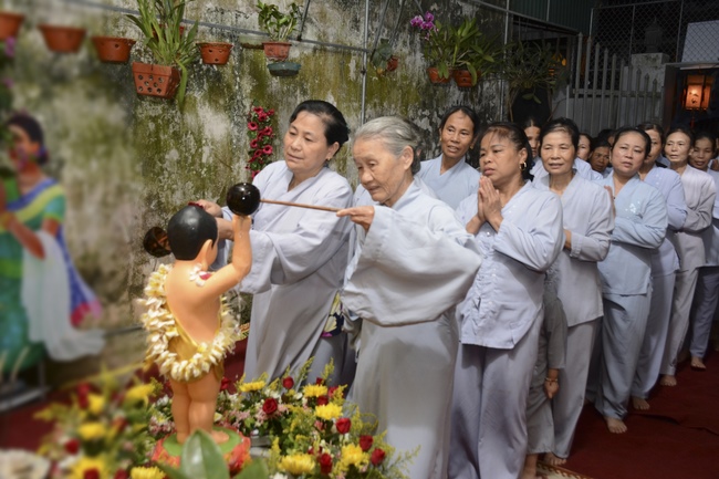Tay Khanh Pagoda celebrating the Buddha'  bathing rite for Buddhist families