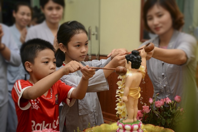 Tay Khanh Pagoda celebrating the Buddha'  bathing rite for Buddhist families