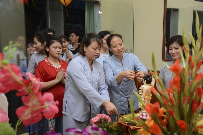 Tay Khanh Pagoda celebrating the Buddha'  bathing rite for Buddhist families