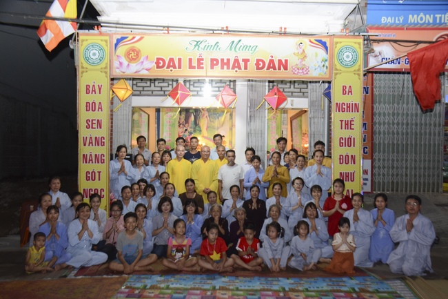 Tay Khanh Pagoda celebrating the Buddha'  bathing rite for Buddhist families