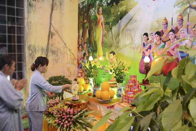 Tay Khanh Pagoda celebrating the Buddha'  bathing rite for Buddhist families