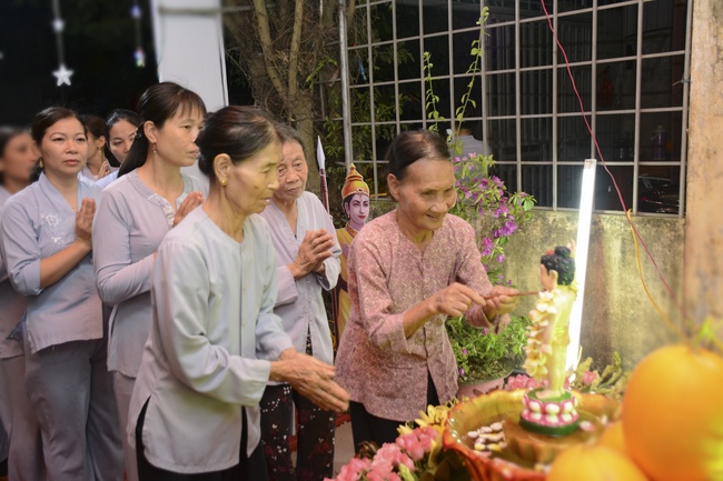 Tay Khanh Pagoda celebrating the Buddha'  bathing rite for Buddhist families