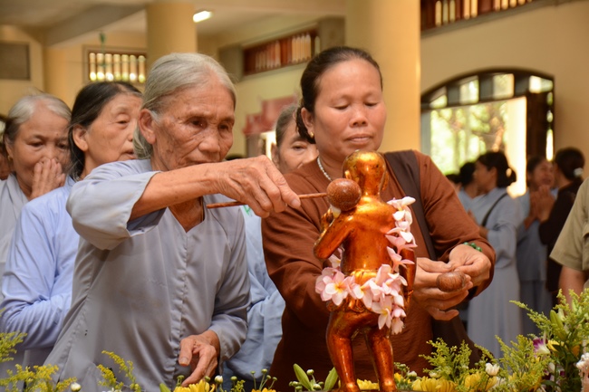 Vesak ceremony at Tay Khanh pagoda, Thai Binh province